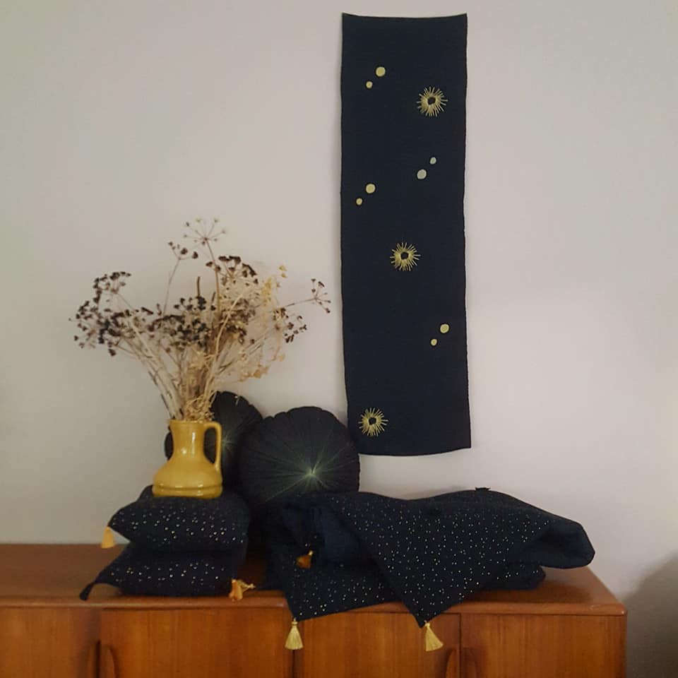 chemin de table noir et or