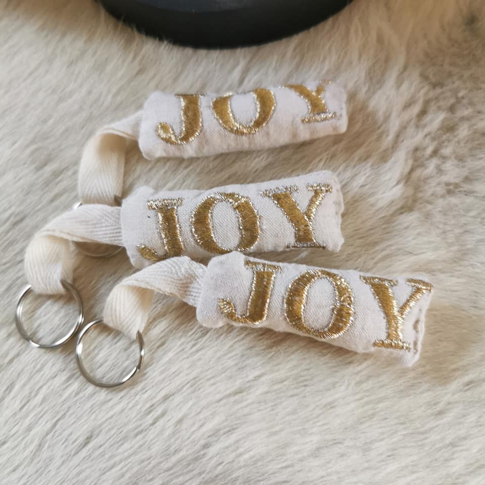 porte-clé brodé joy