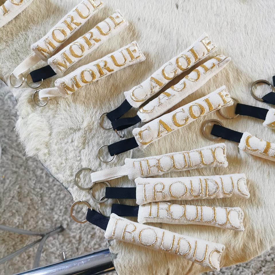 porte-clé brodé or morue, cagole, trouduc