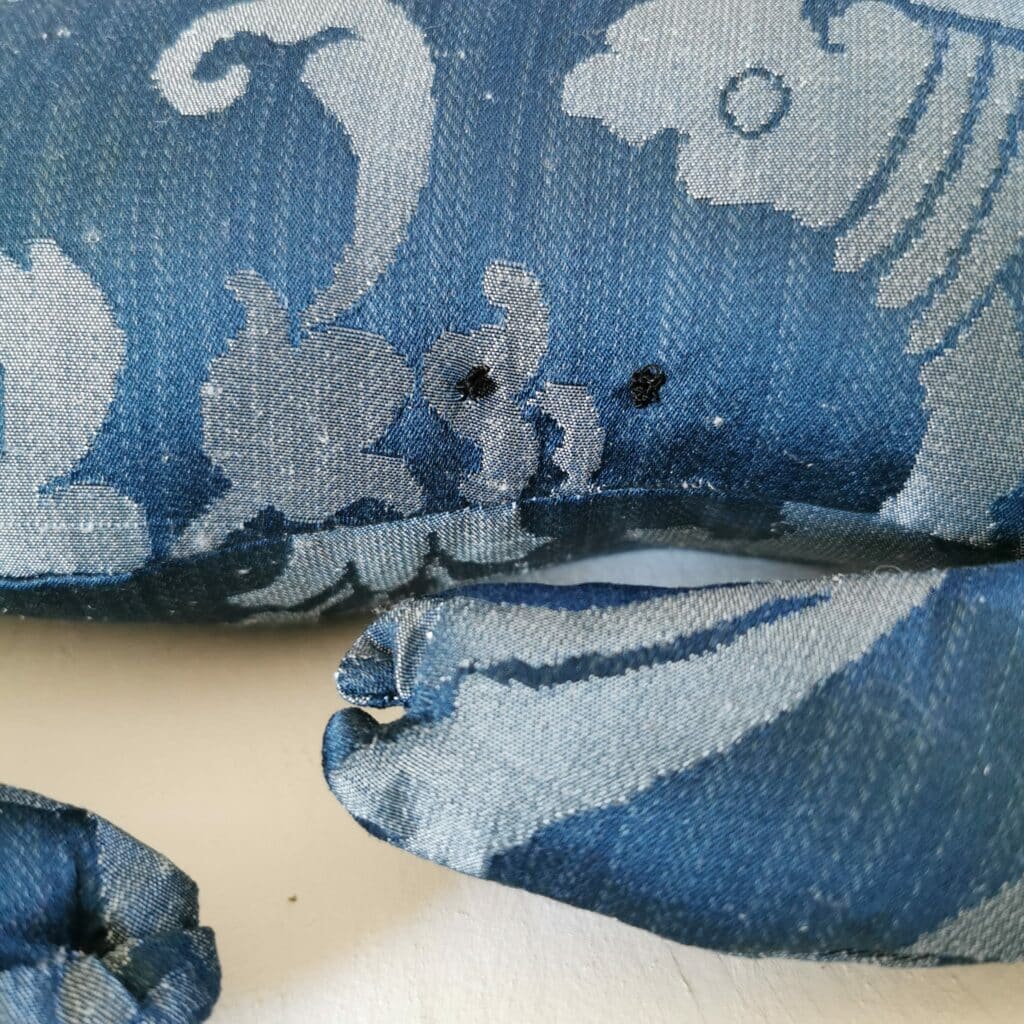 coussin crabe soie bleu ramages