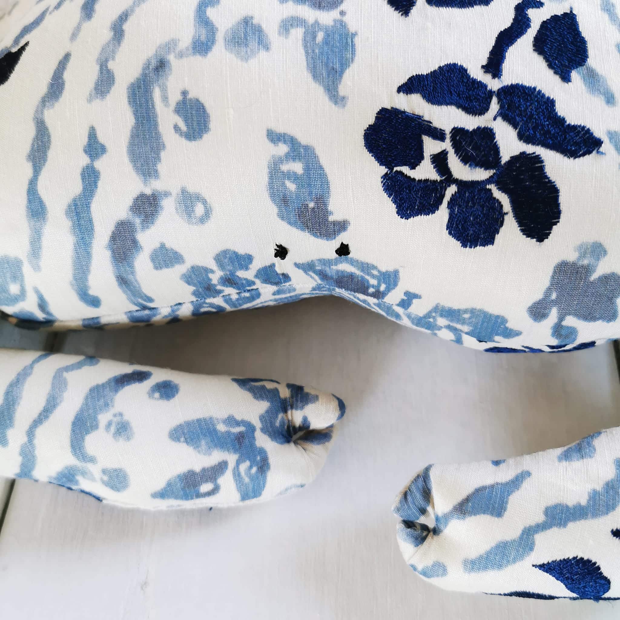 coussin crabe fleuri en soie