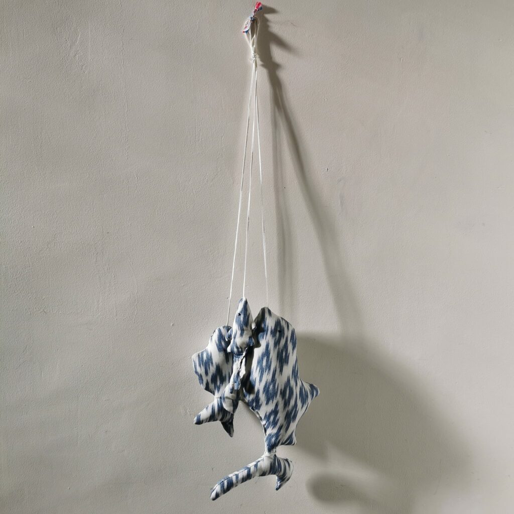 peche-de-3-poissons-en-soie-a-suspendre