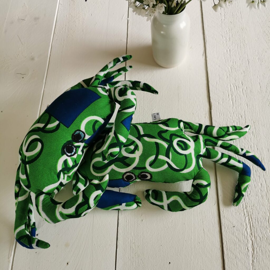 petit coussin crabe wax vert et bleu