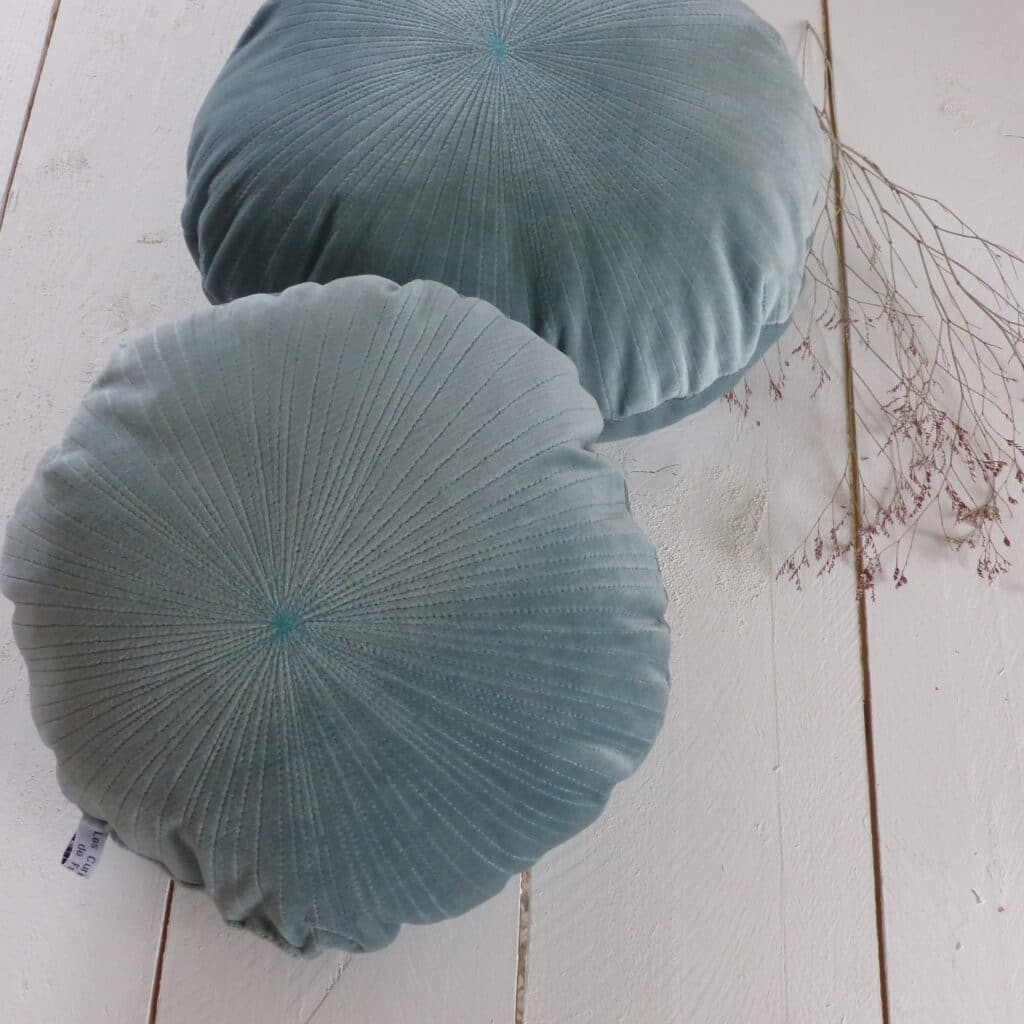 les coussins oursins velours vert d'eau