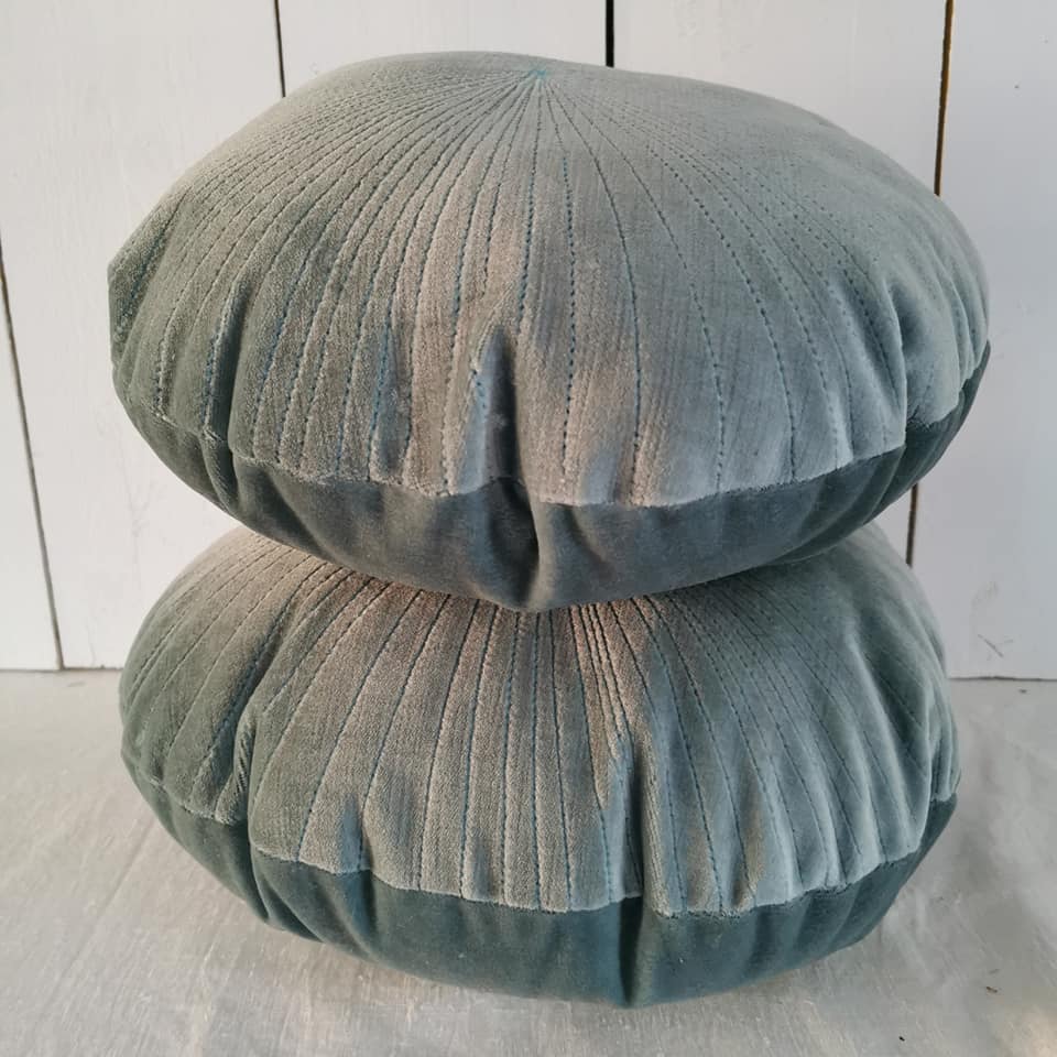 Gros coussin oursin velours vert d'eau – Image 5