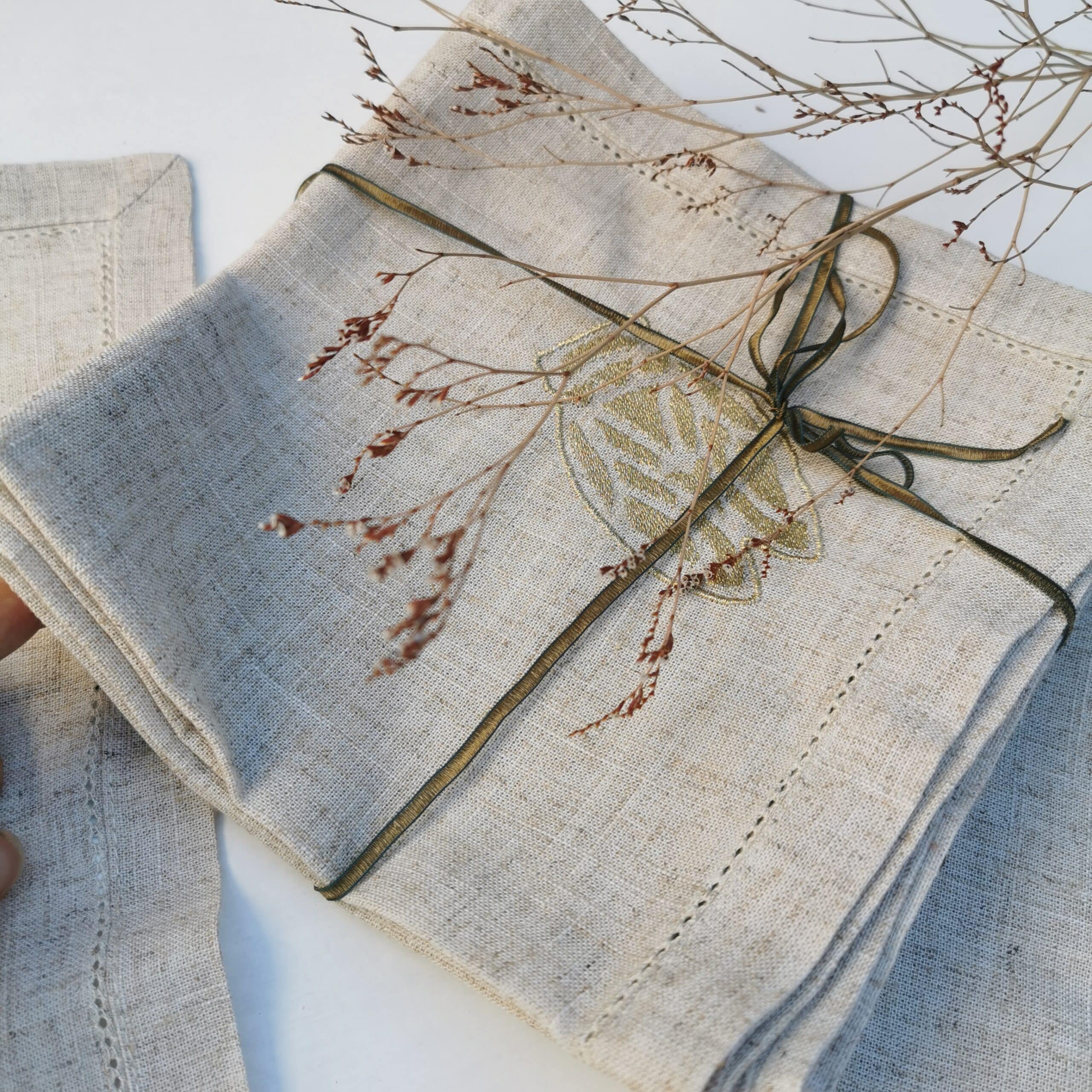 lot de 6 serviettes brodées cigales