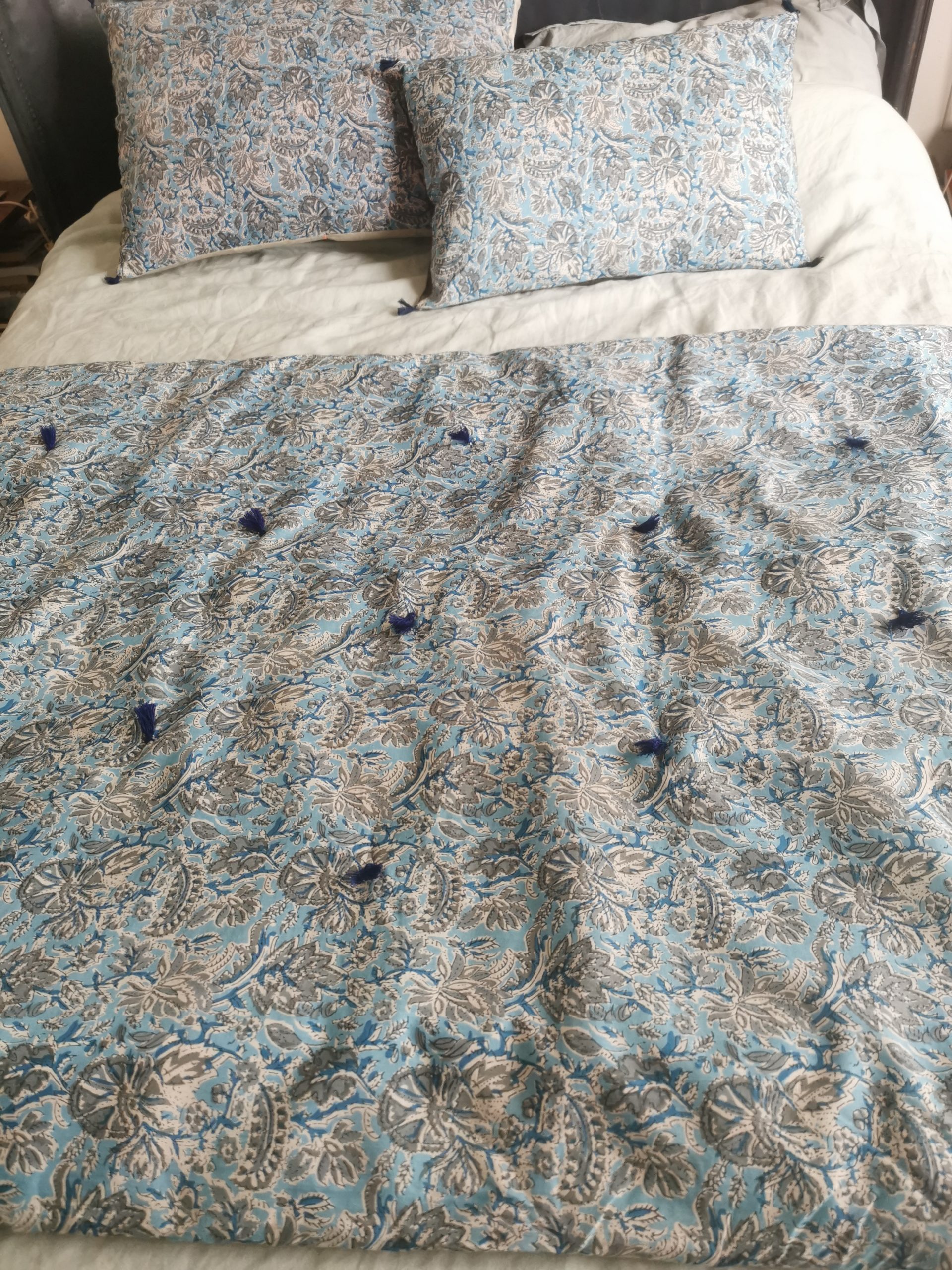 courtepointe bleue et grise