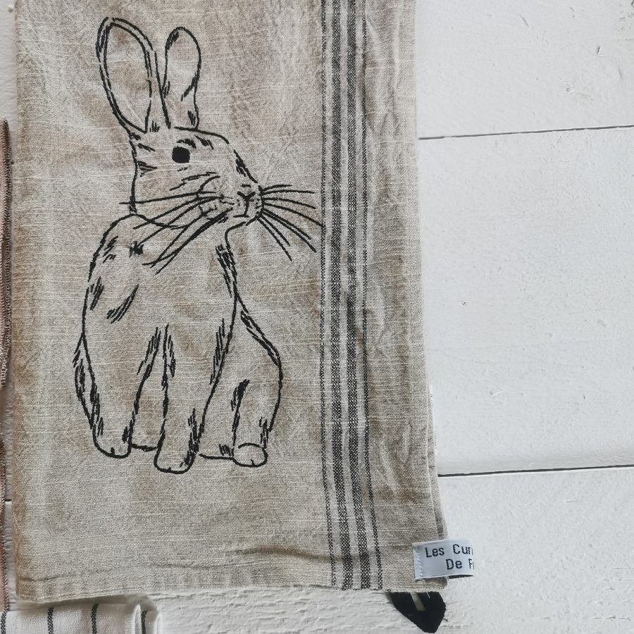 lièvre brodé sur lin et coton