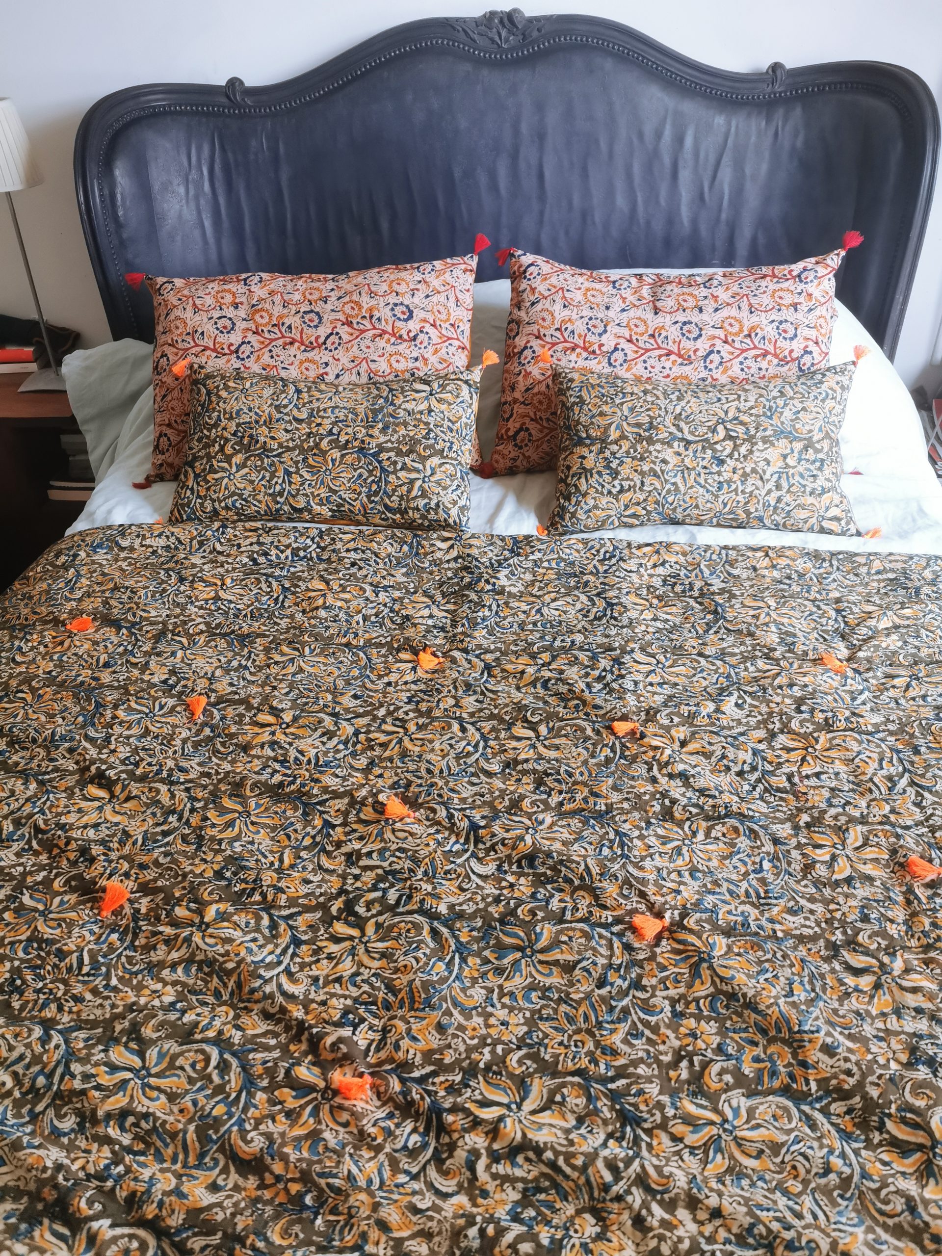 courtepointe batik fond brun