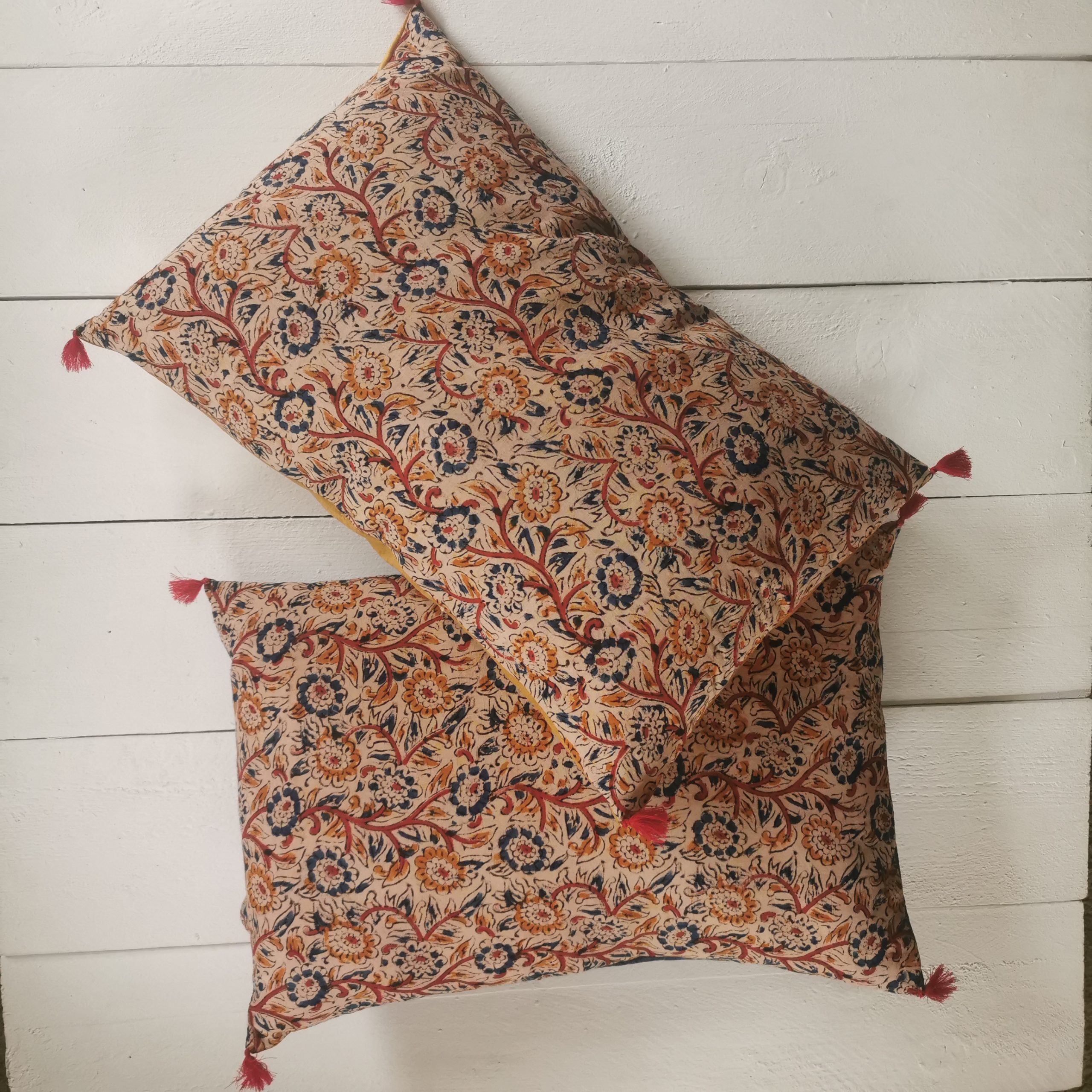 coussins batik jaune, or et bleu